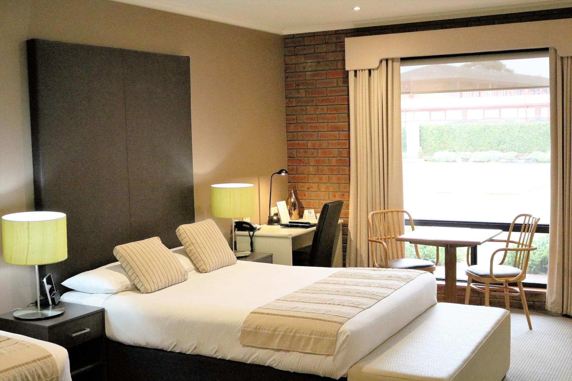 Sovereign Park Motor Inn 밸러랫 외부 사진