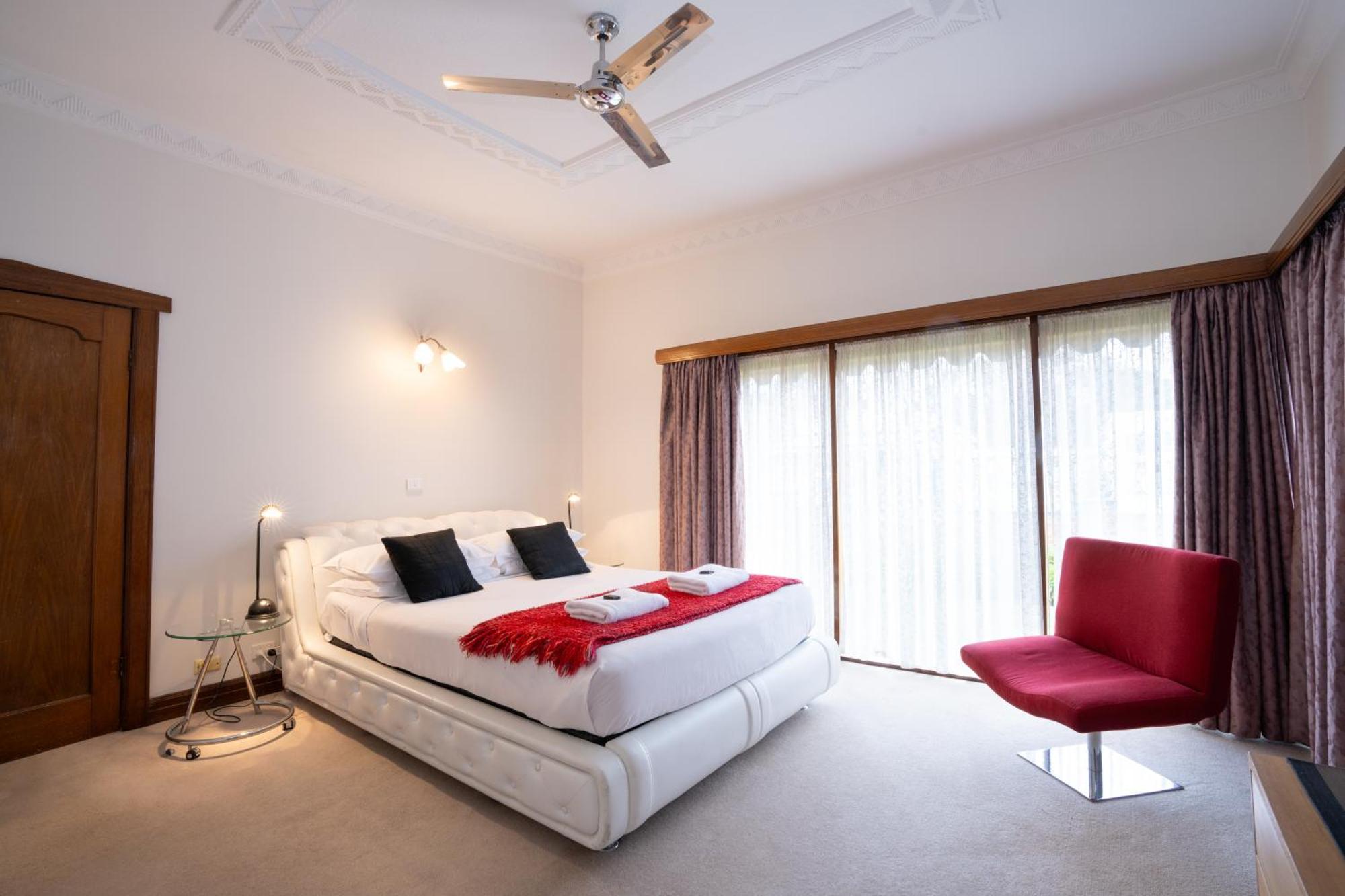 Sovereign Park Motor Inn 밸러랫 외부 사진