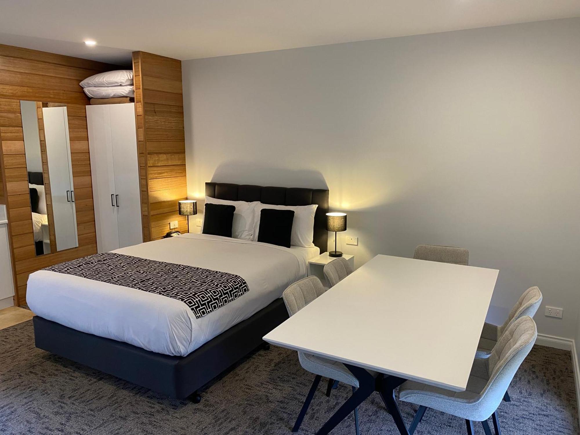 Sovereign Park Motor Inn 밸러랫 외부 사진